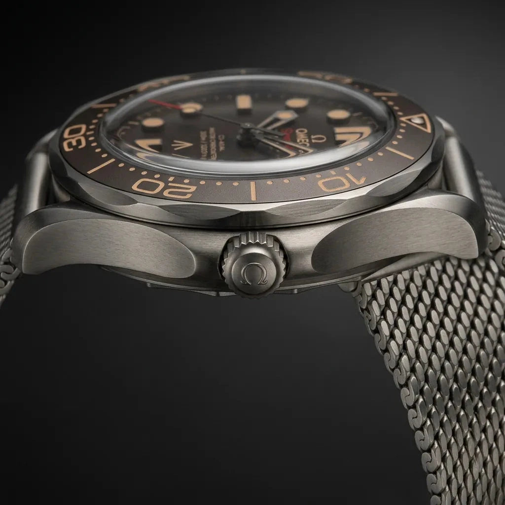 Military Diver Watch 42mm – Automatic Brown Dial Mesh Bracelet — view 4